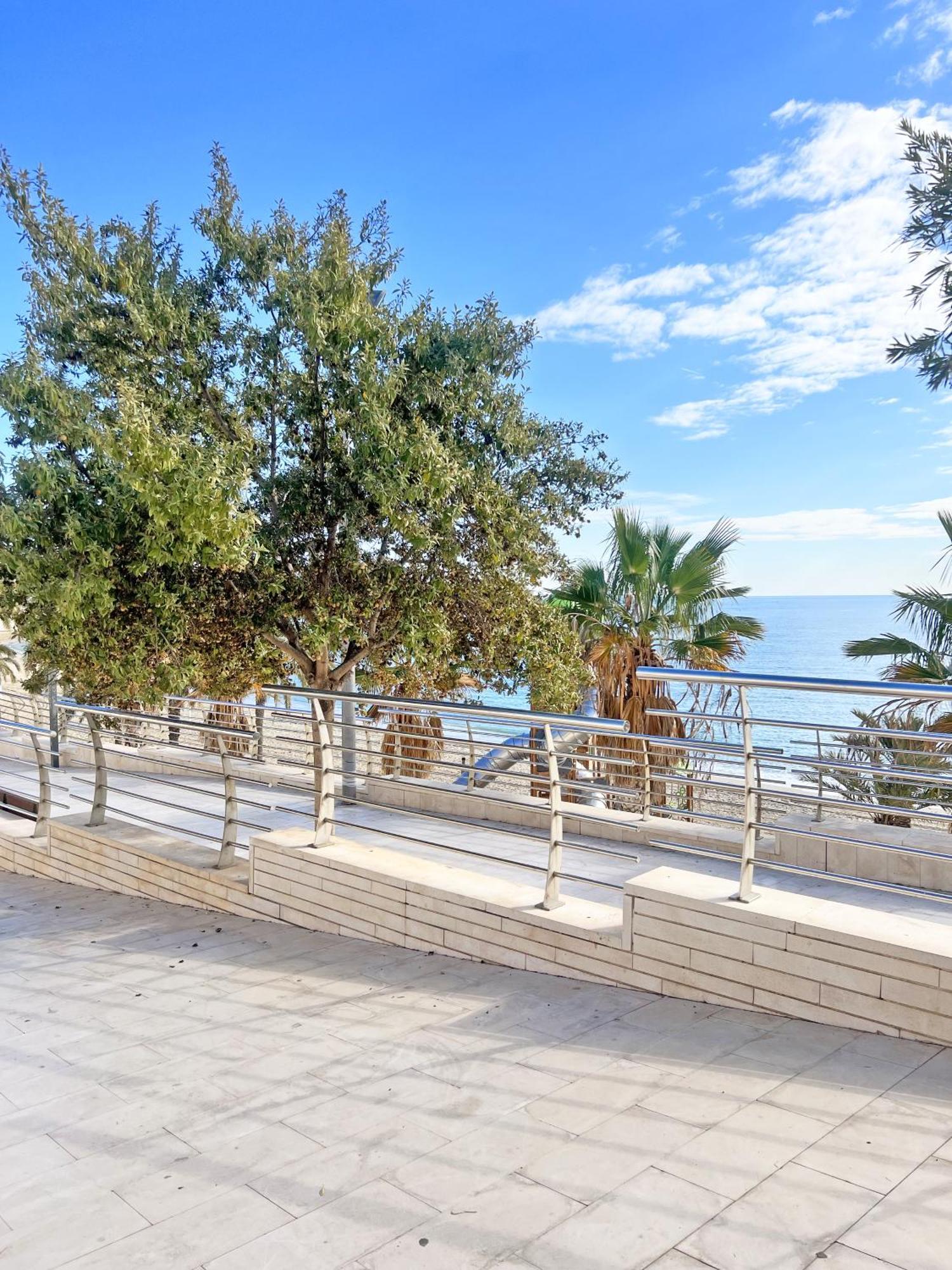 A 100 Metros De La Playa. Parking Gratuito Privado Apartman Alicante Kültér fotó