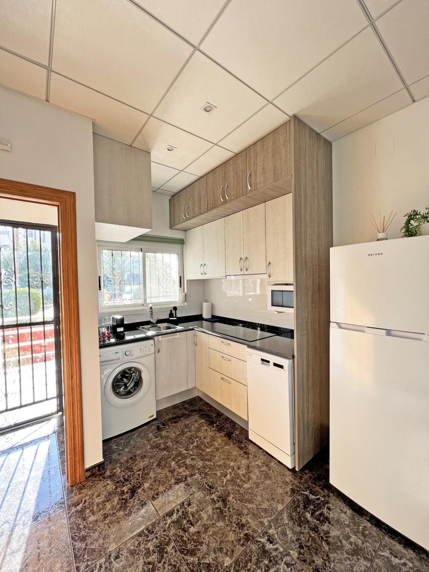 A 100 Metros De La Playa. Parking Gratuito Privado Apartman Alicante Kültér fotó