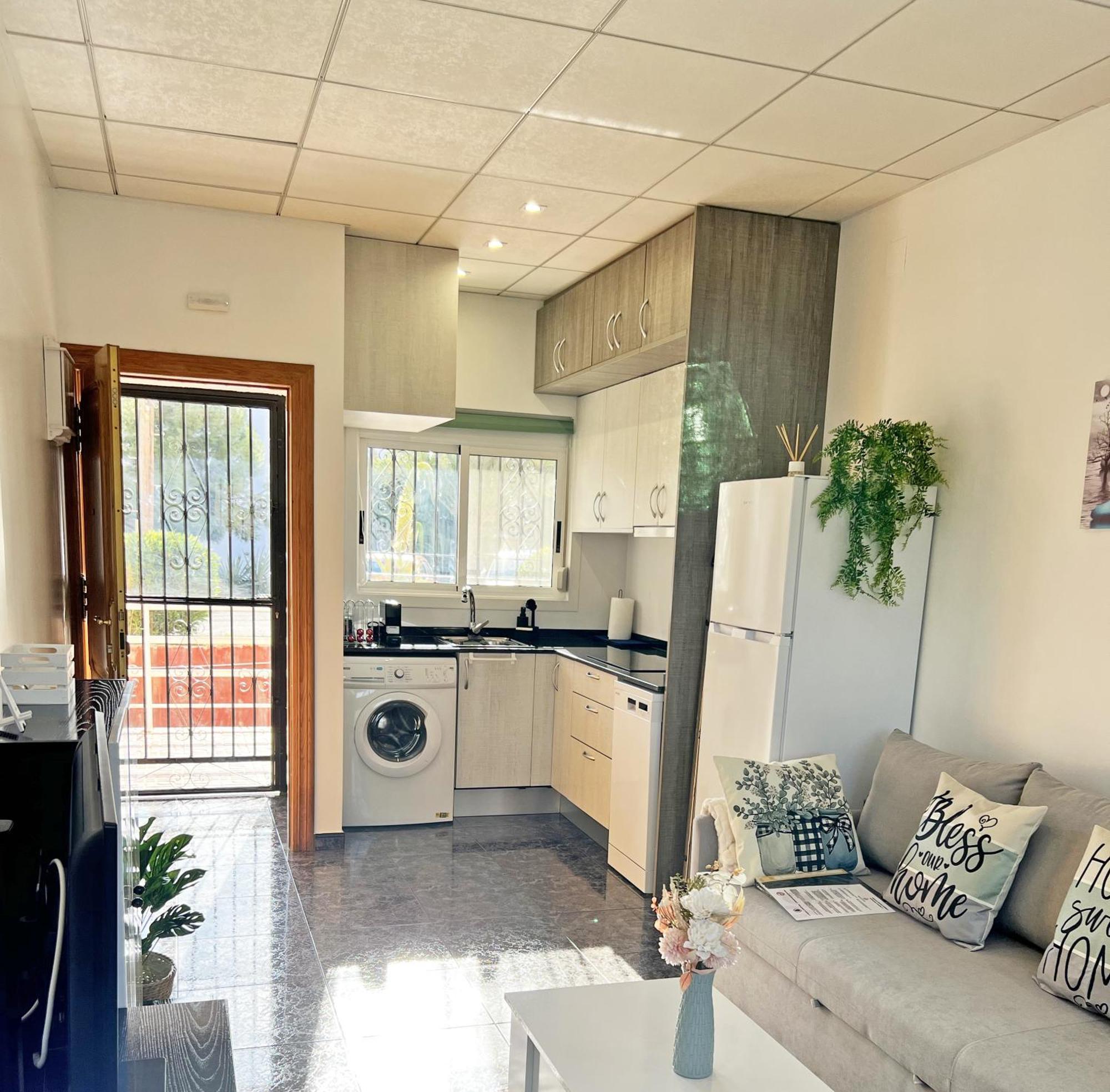 A 100 Metros De La Playa. Parking Gratuito Privado Apartman Alicante Kültér fotó